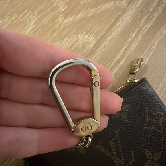 Louis Vuitton Key Pouch - Picture 3 of 9